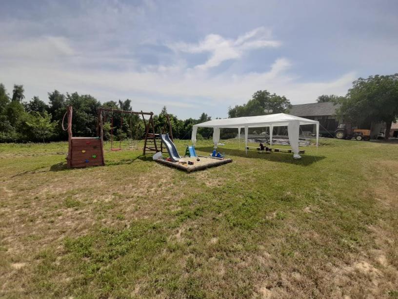 Gosp. Agroturystyczne Stary Gaj Villa Zerkowice Ngoại thất bức ảnh